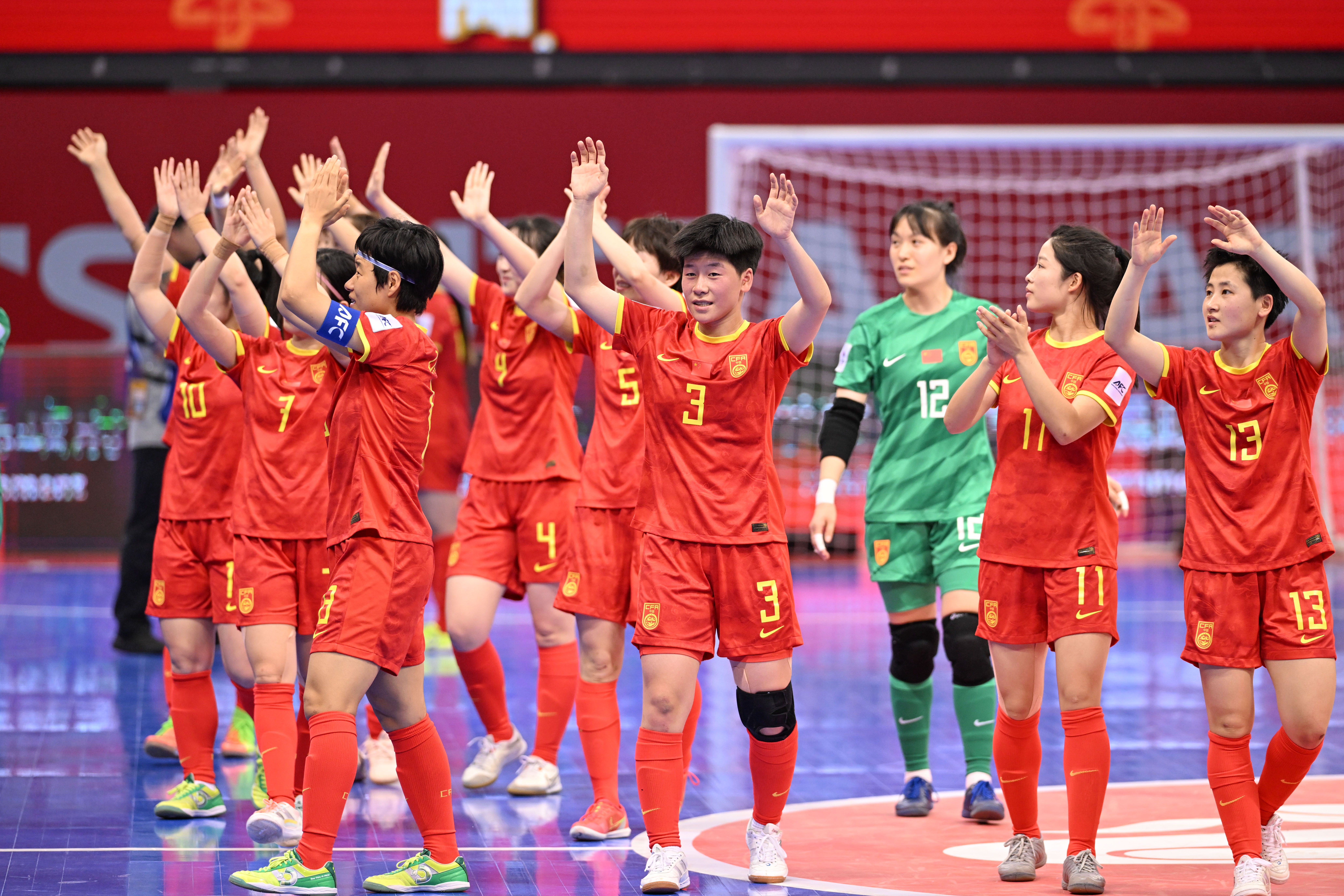 亚洲杯女足比赛，中国队取得成功