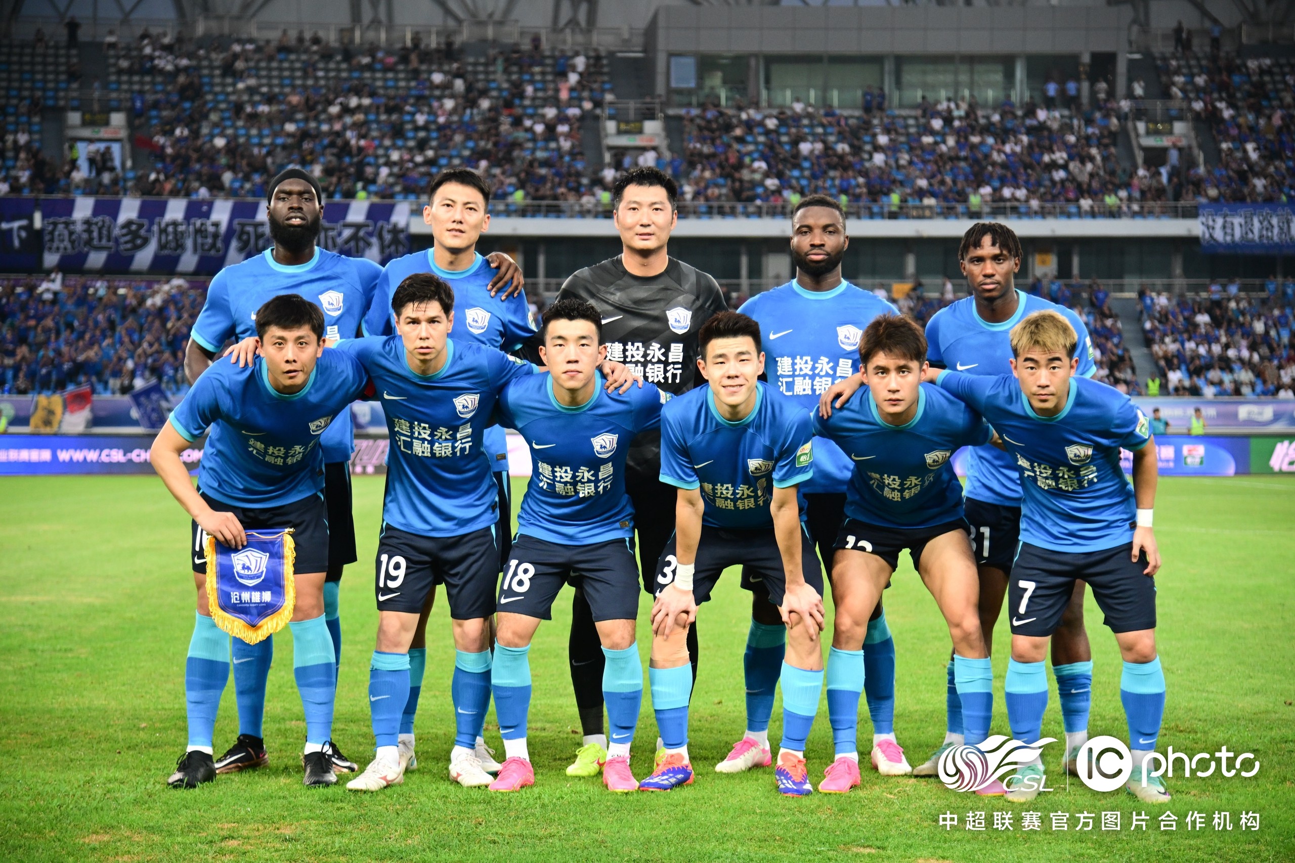 关于雄狮队击败对手，赢得关键胜利的信息