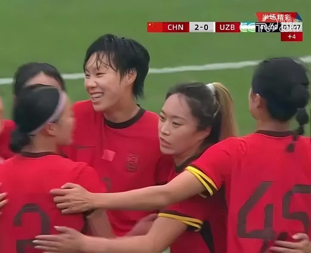 中国女足顶住压力，取得胜利晋级半决赛