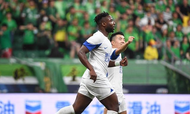 开云体育官网-雄狮将士迎战多特蒙德一役，实力对决惊险激烈