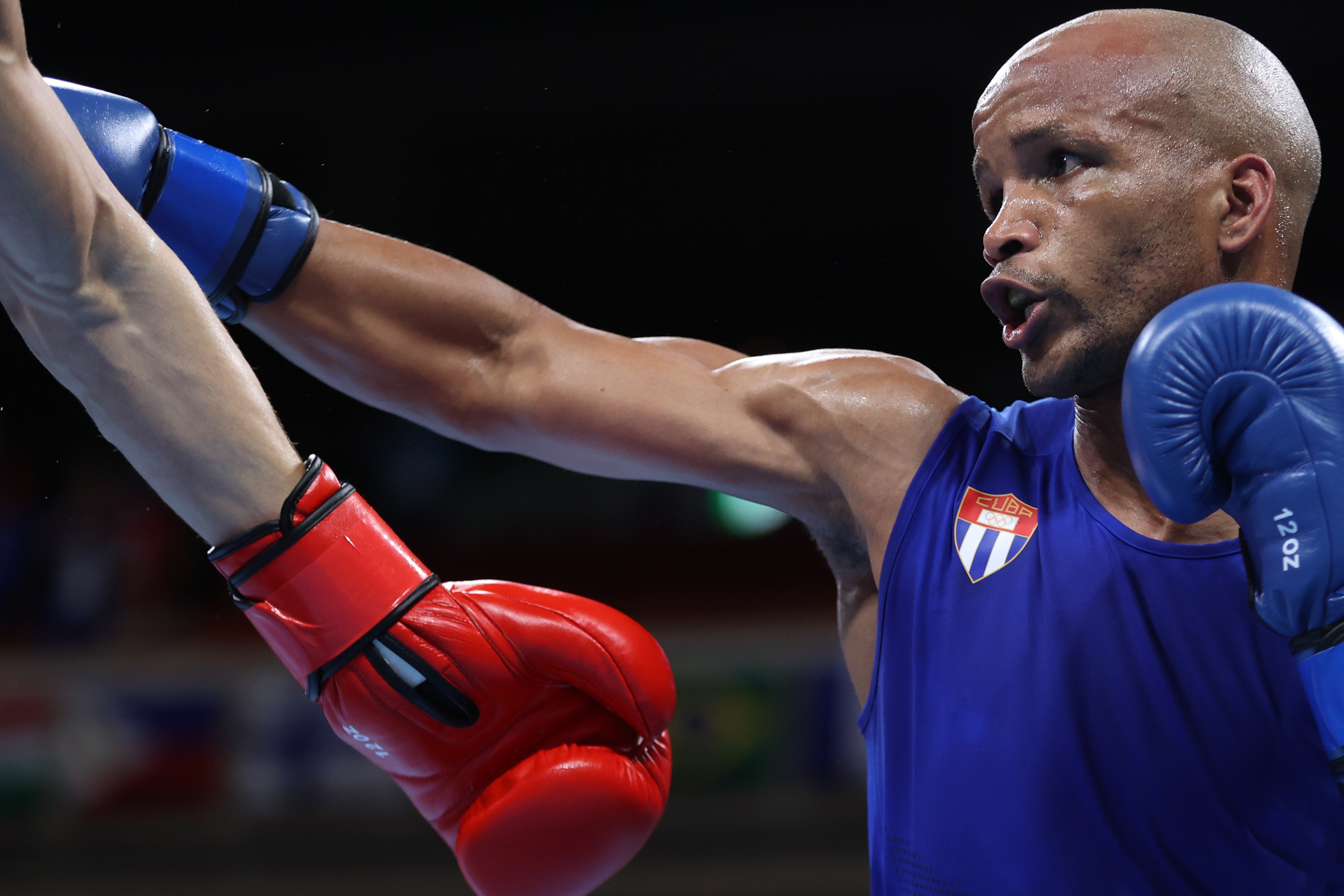 瑞士拳击选手力克对手,夺得金牌 瑞士拳击选手力克对手,夺得金牌