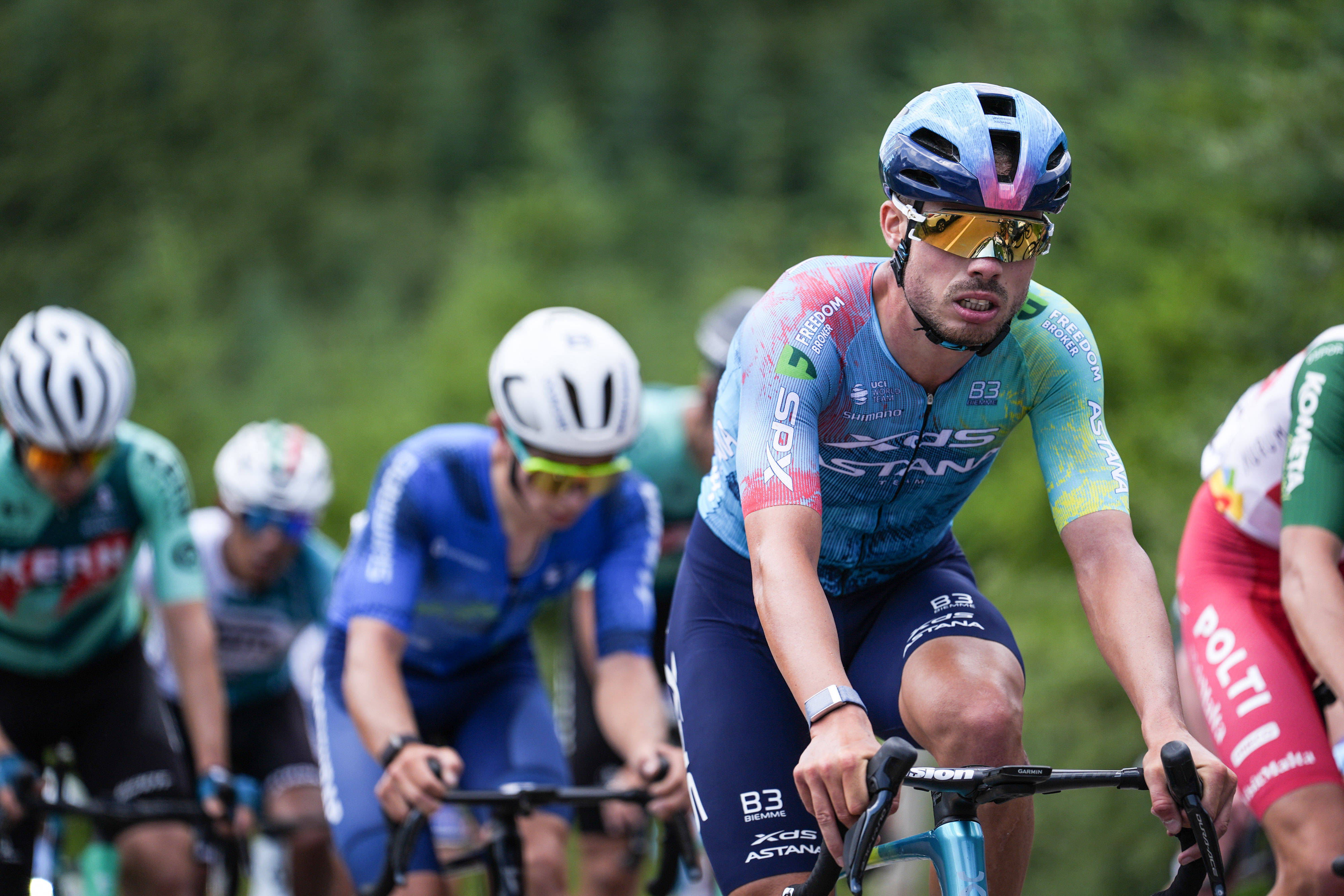 包含自行车赛道比赛上演速度与激情的词条