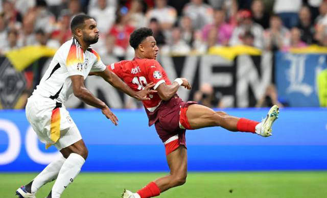 包含荷兰队意外惨败瑞士，小组领跑优势一步缩减的词条